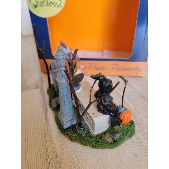 Grim Reaper Waits patiently 2006 Pumpkin Hollow Village accessory - Picture 7 of 9